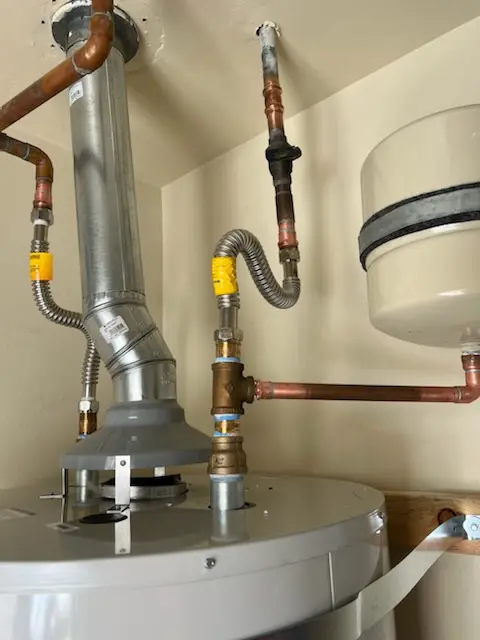 Water heater installation and plumbing repair in Uleta